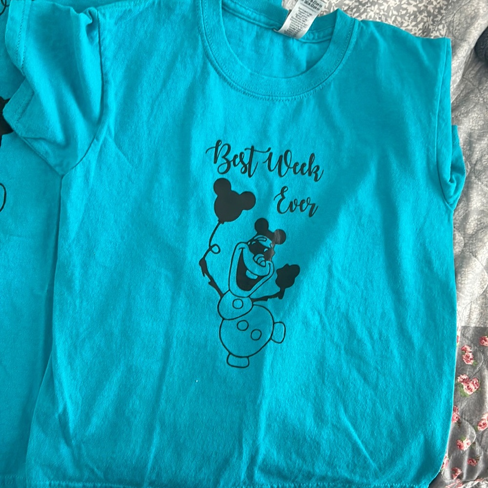 Child’s xs Disney Olaf shirt “best week ever”